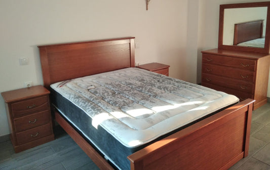 Colchão de molas ensacadas de alta qualidade com tecido antialérgico. Este colchão apresenta 28-29 cm de altura e é constituído, no seu núcleo, por molas ensacadas e intercaladas por camadas de viscoelástico, o que permite um sono profundo e descansado. O colchão Confortplus combina a respiração e resistência das molas ensacadas com a adaptabilidade da viscoelástica.